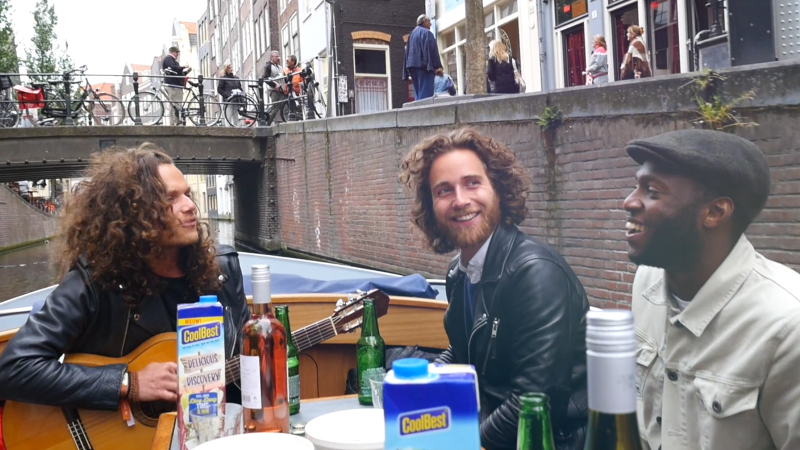 Ding Dong in de Amsterdamse grachten. Verrassend leuk, vooral toen de winnaars zelf muziek begonnen te maken…